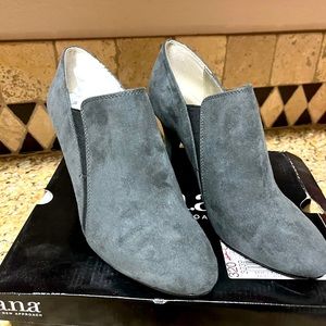 A.N.A. Gavin Women’s Dress Shoes Gray Suede Leather Sz 8.5 M Heels New in Box